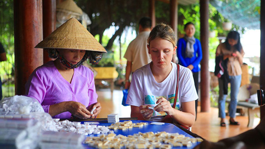 Experience how to make coconut candy