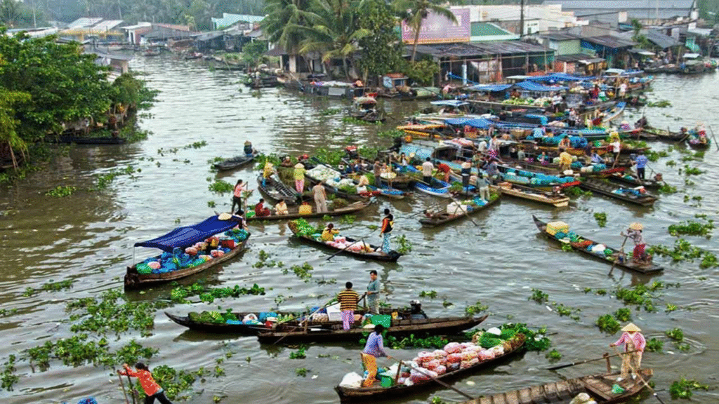 Nga Bay Phung Hiep Floating Market in Hau Giang
