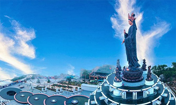 Tay Bo Da Son Avalokitesvara Statue 
