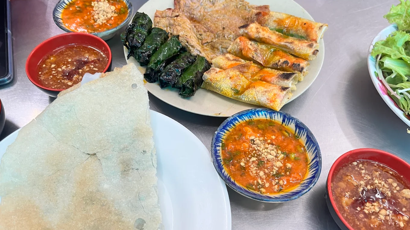 Enjoy Central Vietnam specialties in Saigon - Prices from only $1