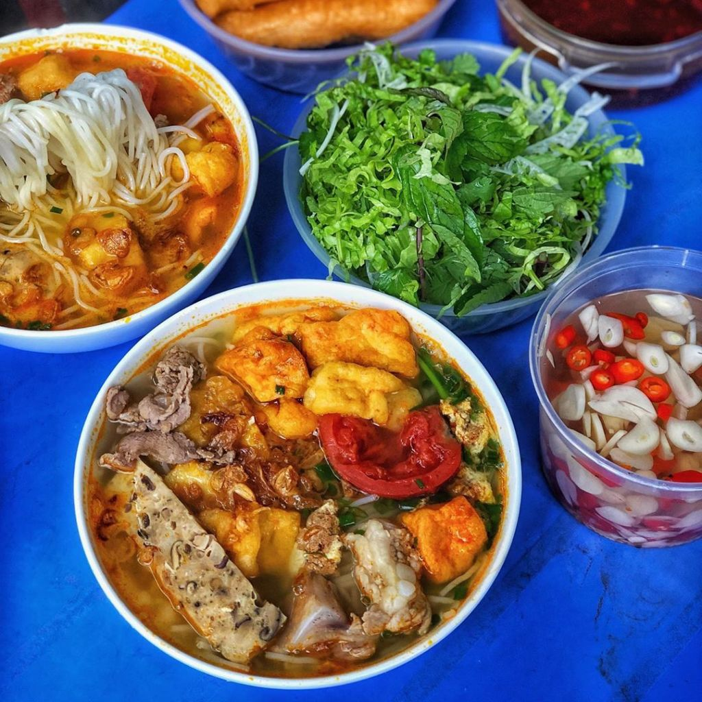 Bún riêu (crab paste noodle soup)