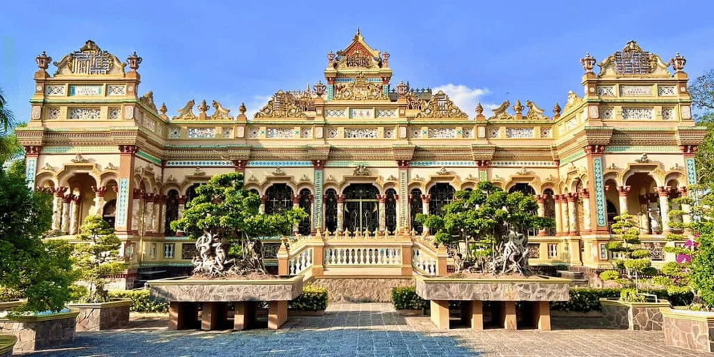 Visit Vinh Trang Pagoda