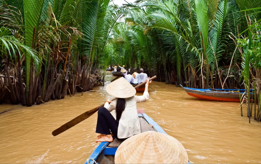 Cruise the mekong river 
