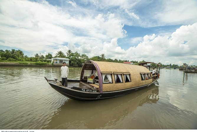 A sampan cruise through peaceful canals