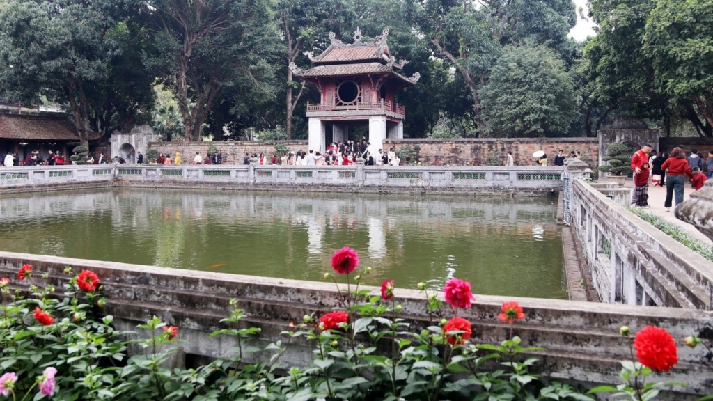 Hồ Văn (Literature Lake)