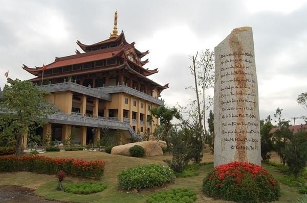 Huê Nghiêm pagoda is a large and peaceful temple complex that offers a more open and spacious environment