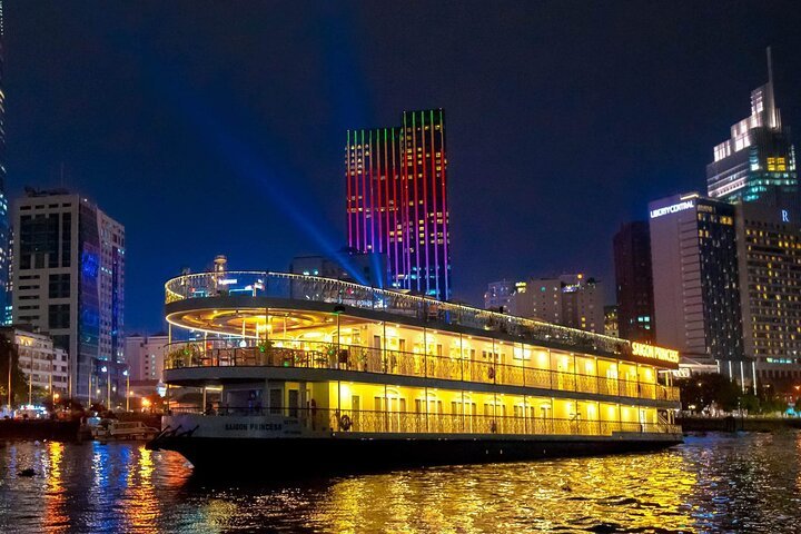 Forget the city noise and sail into a night of elegance. Good food, great company, and a view that stays with you forever.