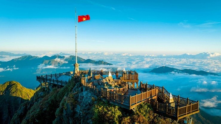Luxury mountain resorts in Sapa provide incredible panoramic views, infinity pools overlooking valleys, and cozy fireplaces that create an intimate atmosphere, especially during cooler evenings.