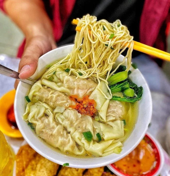 Dumpling night at Ha Ton Quyen. A must-visit for every food lover!