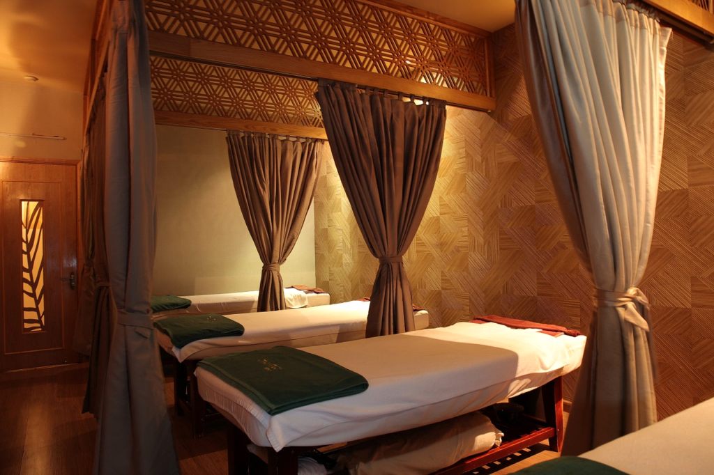 Leaving all the stress behind. Just me, a calming herbal scent, and the best treatment in town.