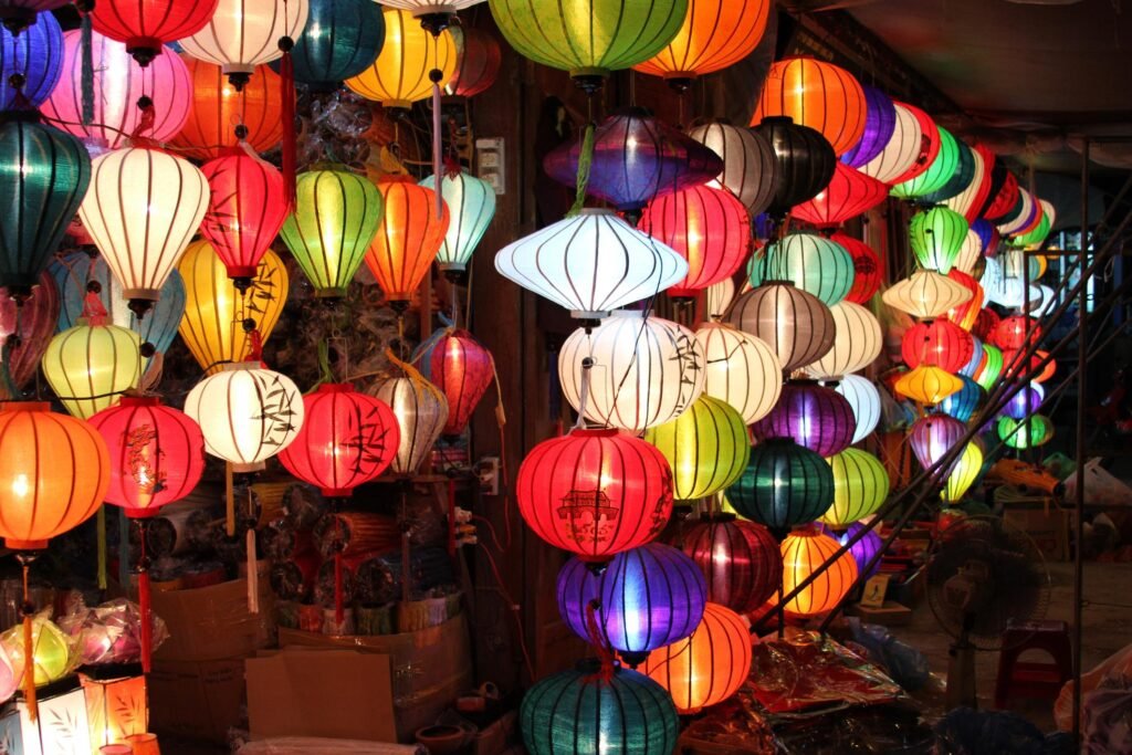 Shopping in the Old Quarter Night Market