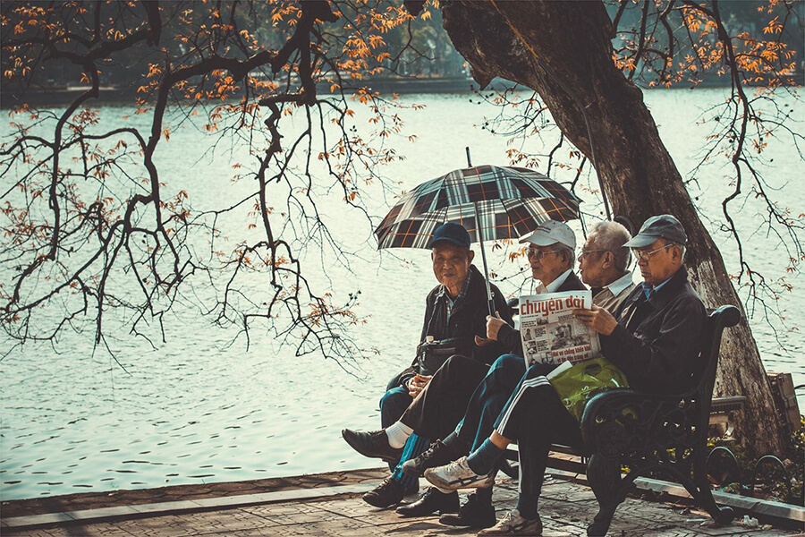 From the elders exercising by the lake at dawn to the street vendors with their gentle smiles, the people here are the true soul of Hanoi.