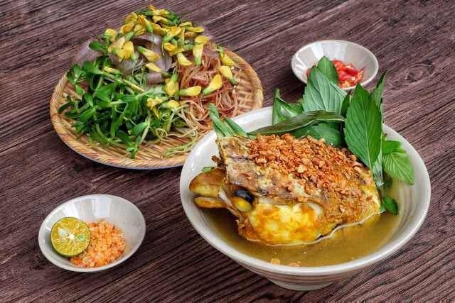 Snakehead fish noodles, known locally as “bún cá lóc,” are one of the hidden gems of Southern Vietnamese cuisine
