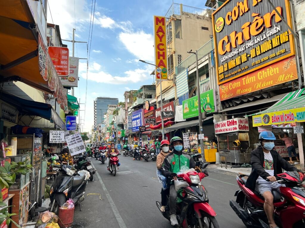 Exploring Nguyen Thuong Hien – the world-famous Rice Paper Salad street! A paradise for snack lovers in the heart of Saigon