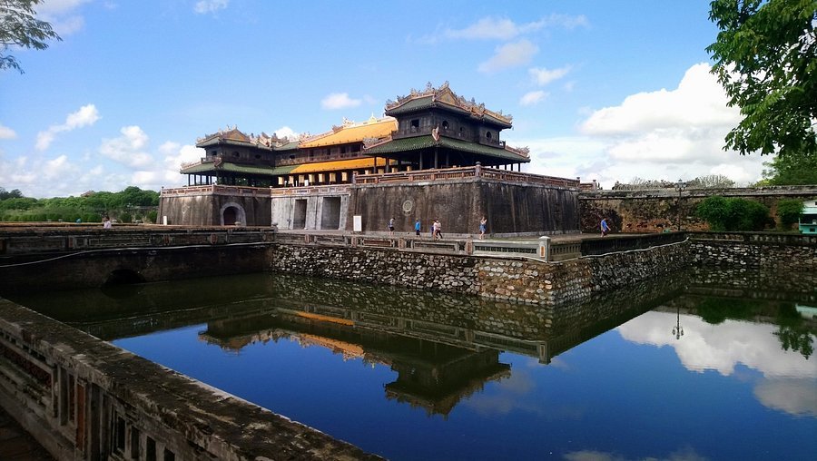 The highlight of the city is the Imperial City, a vast complex of palaces, temples, gates, and courtyards that once housed Vietnam’s emperors.