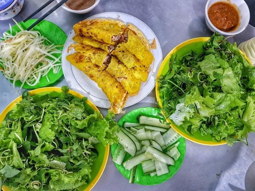 Many food travelers consider Banh Xeo one of the most enjoyable dishes to eat because it encourages sharing, conversation, and hands-on participation.