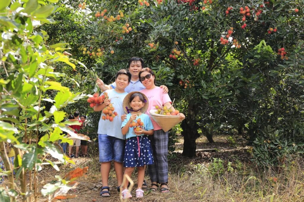 These personal interactions offer a glimpse into everyday life in the Delta and create authentic connections that go far beyond typical sightseeing experiences.