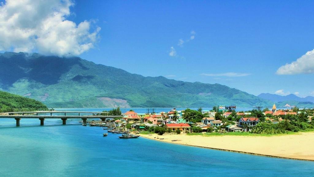 Nestled between mountains and sea, Lang Co Bay provides a peaceful stop where travelers can experience the natural beauty of Central Vietnam