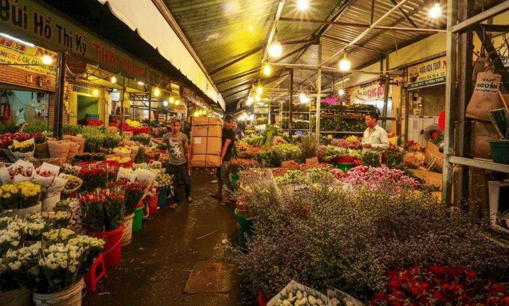 Flowers arrive daily from Da Lat and surrounding provinces, creating a constantly changing display of vibrant blooms.