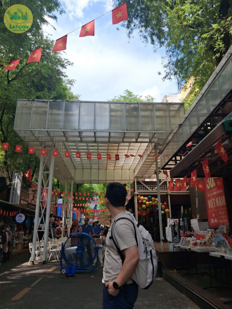 The best map of Saigon is no map at all.