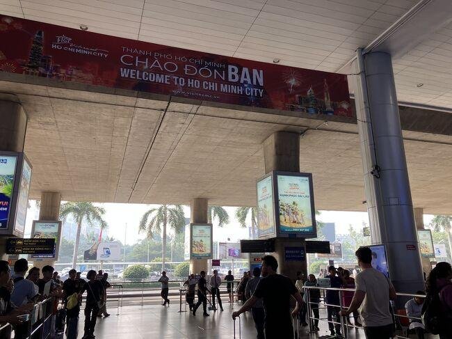 Tan Son Nhat International Airport serves as Vietnam’s busiest airport and acts as the main gateway to southern Vietnam. Upon arrival, travelers are often eager to begin their vacation without unnecessary delays.