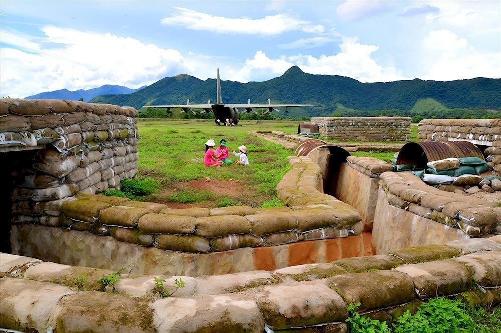 Khe Sanh - a name forever etched in military history. Once a fiery, smoke-filled battlefield and the epicenter of global attention, this valley has now returned to the quiet embrace of nature. The scars of war are covered by green coffee fields, but the echoes of courage still linger in the mountain mist.