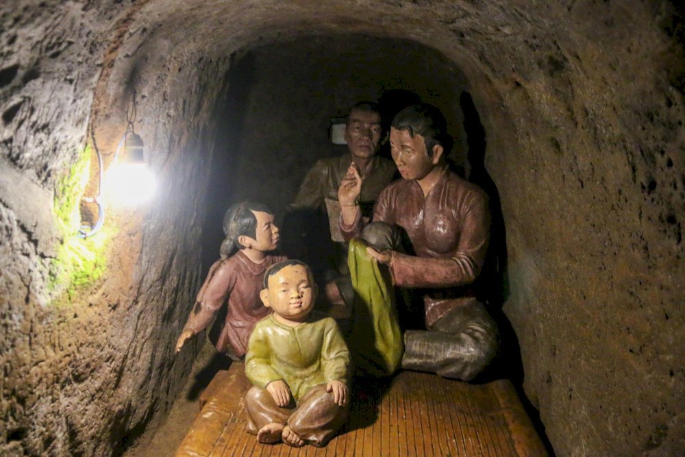 Deep inside the Vinh Moc Tunnels, where life refused to stop. To survive the devastating bombings, entire families moved underground, carving out a three-story subterranean village with kitchens, clinics, and spaces where 17 babies were born. This place is a breathtaking monument to the ultimate human will and the love for life.