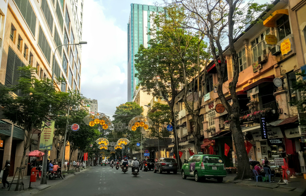 I love how beautifully the past and the present live side by side here. You can look at a sleek, modern skyscraper, and right next to it is a moss-covered, century-old colonial house. It’s like watching history and the future breathe the same air.