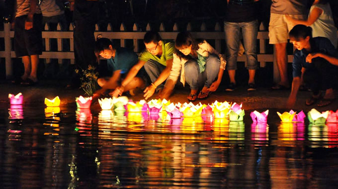 Lost in a sea of glowing lanterns. Hoi An doesn't just display its history; it lights it up for the world to see.