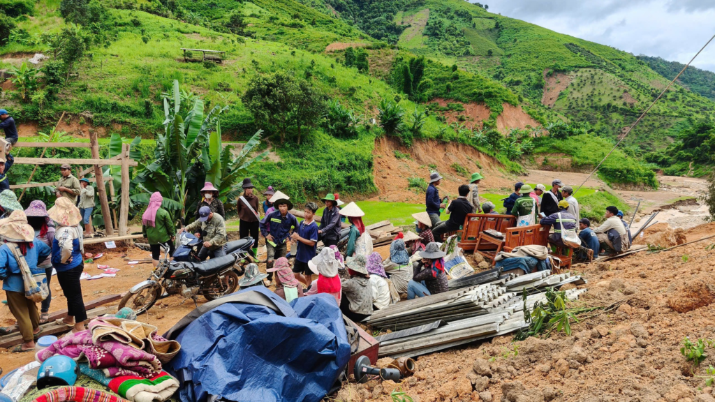 There’s a beautiful, unwritten rule of kindness here: people always help each other out. Whether it’s strangers helping you lift a heavy bike over a curb or local vendors giving directions with a giant smile, you are never truly alone in Vietnam.
