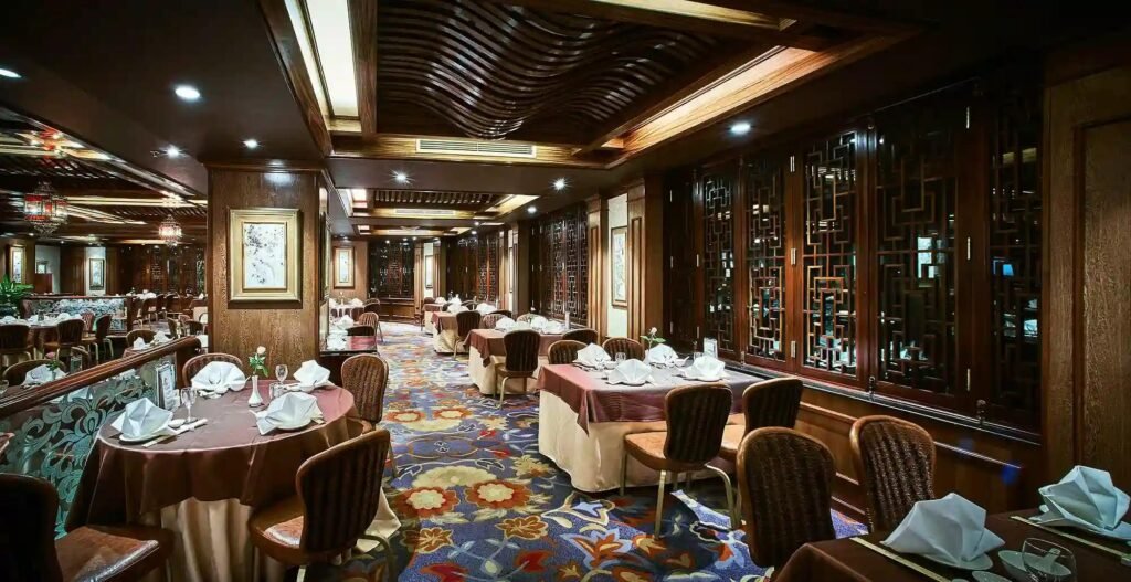 From steaming dim sum to flavorful roast duck, Cho Lon offers some of the most authentic Chinese-Vietnamese culinary experiences in Ho Chi Minh City