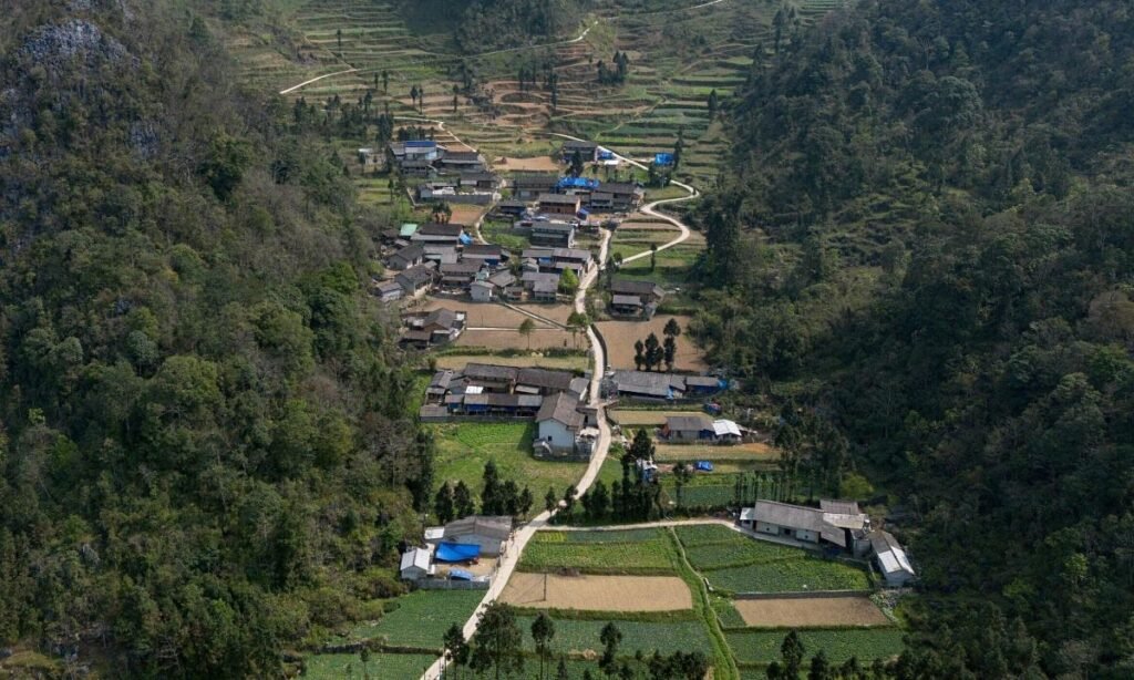 Along the loop, travelers encounter traditional villages where centuries-old customs, colorful clothing, and genuine hospitality continue to shape everyday life.